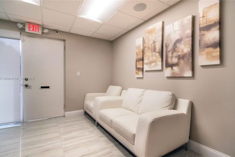 Propiedad comercial en venta en Plantation, Florida № 1963816 - foto 10