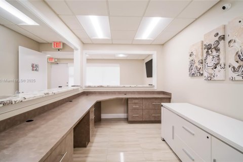 Propiedad comercial en venta en Plantation, Florida № 1963816 - foto 5