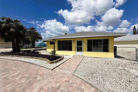 Villa ou maison à Madeira Beach, Floride 3 chambres, 110 m2 № 2141625