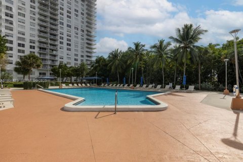 Condominio en venta en Aventura, Florida, 2 dormitorios, 154.78 m2 № 1992283 - foto 26