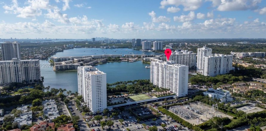 Condominio en Aventura, Florida, 2 dormitorios  № 1992283