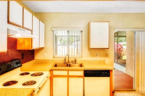 Adosado en venta en Brandon, Florida, 2 dormitorios, 138.42 m2 № 1778109 - foto 4