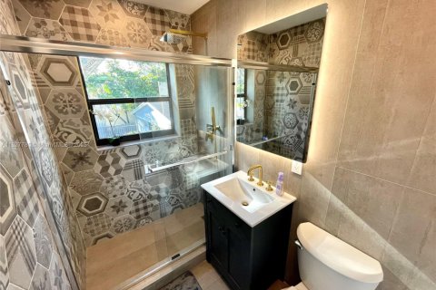 Commercial property in Fort Lauderdale, Florida 360.46 sq.m. № 1800819 - photo 23