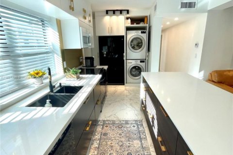 Commercial property in Fort Lauderdale, Florida 360.46 sq.m. № 1800819 - photo 16