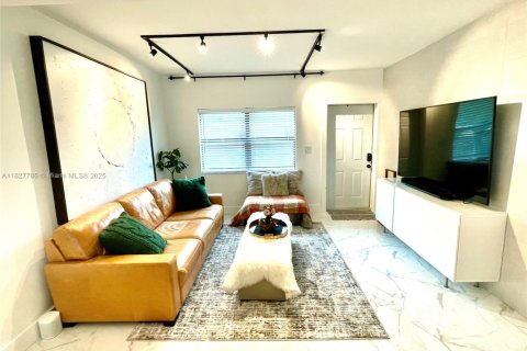 Commercial property in Fort Lauderdale, Florida 360.46 sq.m. № 1800819 - photo 20