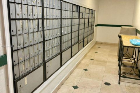 Condo in Miami, Florida, 1 bedroom  № 1941963 - photo 27