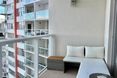 Condo in Miami, Florida, 1 bedroom  № 1941963 - photo 23