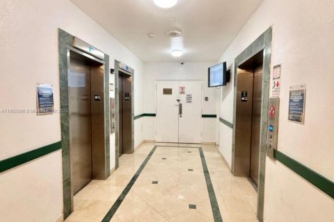 Condo in Miami, Florida, 1 bedroom  № 1941963 - photo 7