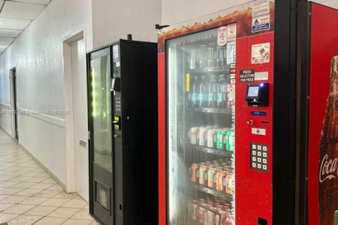 Condo in Miami, Florida, 1 bedroom  № 1941963 - photo 5