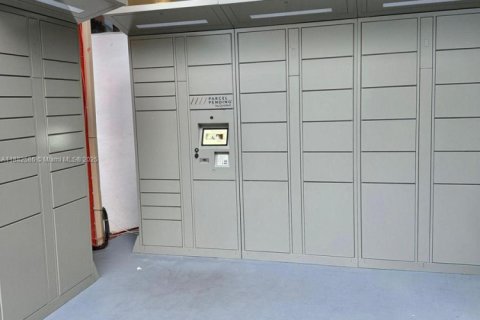 Condo in Miami, Florida, 1 bedroom  № 1941963 - photo 26