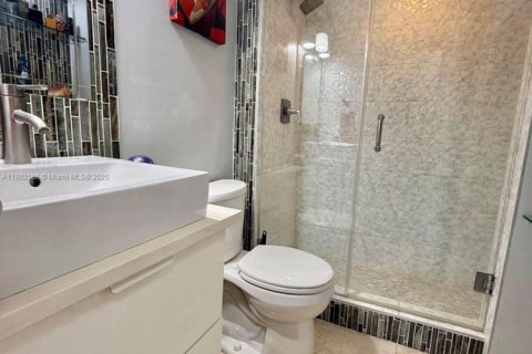 Condo in Miami, Florida, 1 bedroom  № 1941963 - photo 21