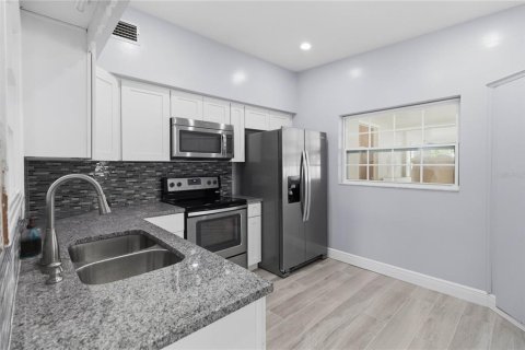 House in Orlando, Florida 3 bedrooms, 124.58 sq.m. № 2222739 - photo 20