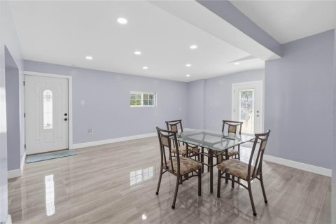 House in Orlando, Florida 3 bedrooms, 124.58 sq.m. № 2222739 - photo 13