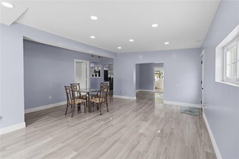 House in Orlando, Florida 3 bedrooms, 124.58 sq.m. № 2222739 - photo 11