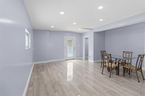 House in Orlando, Florida 3 bedrooms, 124.58 sq.m. № 2222739 - photo 10