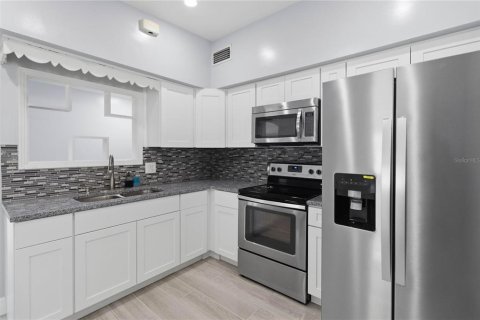 House in Orlando, Florida 3 bedrooms, 124.58 sq.m. № 2222739 - photo 21