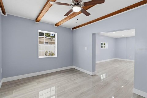 House in Orlando, Florida 3 bedrooms, 124.58 sq.m. № 2222739 - photo 14