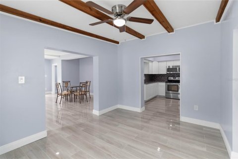 House in Orlando, Florida 3 bedrooms, 124.58 sq.m. № 2222739 - photo 18