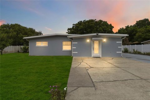 House in Orlando, Florida 3 bedrooms, 124.58 sq.m. № 2222739 - photo 3