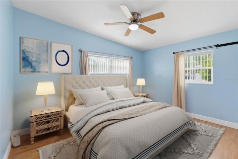 House in Orlando, Florida 3 bedrooms, 124.58 sq.m. № 2222739 - photo 8