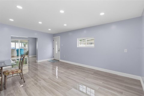 House in Orlando, Florida 3 bedrooms, 124.58 sq.m. № 2222739 - photo 12