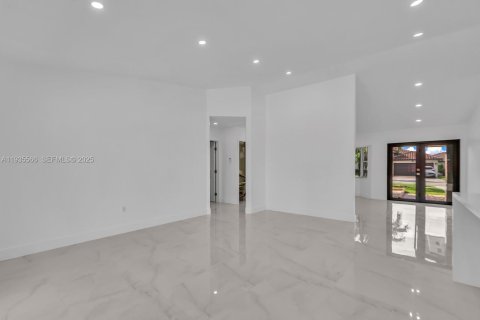 Casa en alquiler en Miami, Florida, 4 dormitorios, 155.52 m2 № 1993625 - foto 12