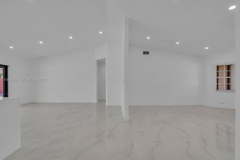 Casa en alquiler en Miami, Florida, 4 dormitorios, 155.52 m2 № 1993625 - foto 22