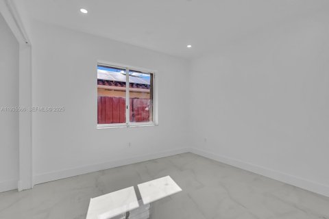 Casa en alquiler en Miami, Florida, 4 dormitorios, 155.52 m2 № 1993625 - foto 27