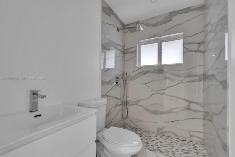 Casa en alquiler en Miami, Florida, 4 dormitorios, 155.52 m2 № 1993625 - foto 26