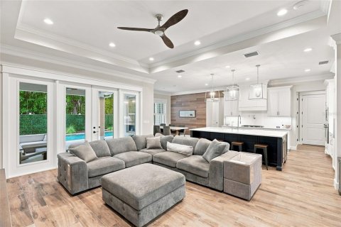 House in Tampa, Florida 5 bedrooms, 382.85 sq.m. № 2345503 - photo 20