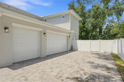 House in Tampa, Florida 5 bedrooms, 382.85 sq.m. № 2345503 - photo 5