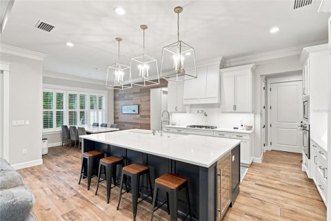 House in Tampa, Florida 5 bedrooms, 382.85 sq.m. № 2345503 - photo 9