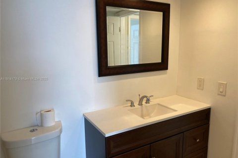 Снять в аренду кондоминиум в Пайнкрест, Флорида 2 спальни, 91.23м2, № 1971041 - фото 8