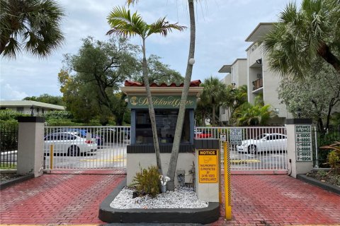 Снять в аренду кондоминиум в Пайнкрест, Флорида 2 спальни, 91.23м2, № 1971041 - фото 13