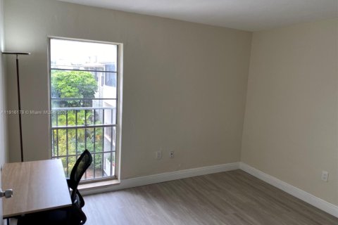 Снять в аренду кондоминиум в Пайнкрест, Флорида 2 спальни, 91.23м2, № 1971041 - фото 6