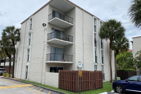 Снять в аренду кондоминиум в Пайнкрест, Флорида 2 спальни, 91.23м2, № 1971041 - фото 14