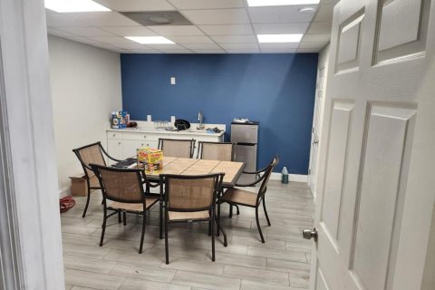 Commercial property in Orlando, Florida 369.75 sq.m. № 2309958 - photo 4