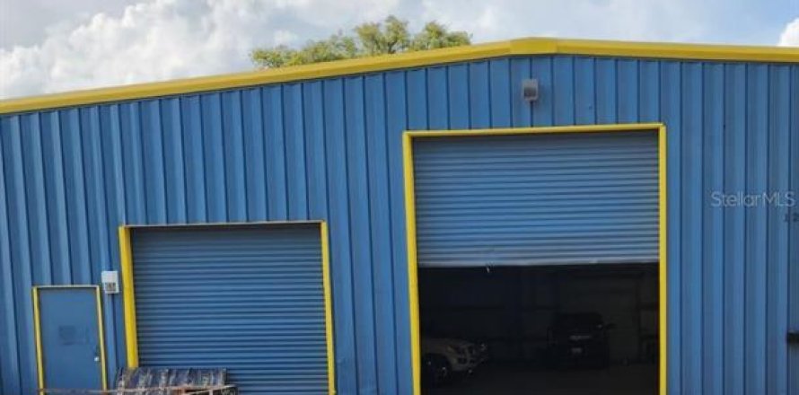 Commercial property in Orlando, Florida 369.75 sq.m. № 2309958