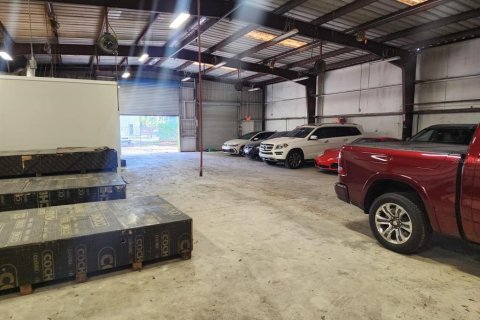 Commercial property in Orlando, Florida 369.75 sq.m. № 2309958 - photo 7