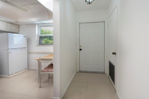 Condo in Hollywood, Florida, 2 bedrooms  № 1779829 - photo 10
