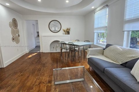Appartement à louer à Miami Beach, Floride: 1 chambre, 374.02 m2 № 1890224 - photo 4
