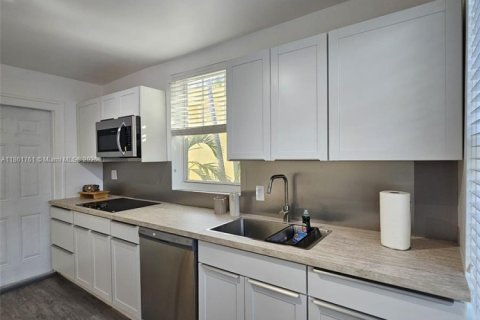 Appartement à louer à Miami Beach, Floride: 1 chambre, 374.02 m2 № 1890224 - photo 13