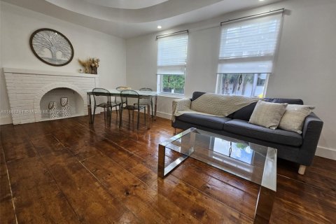 Appartement à louer à Miami Beach, Floride: 1 chambre, 374.02 m2 № 1890224 - photo 3