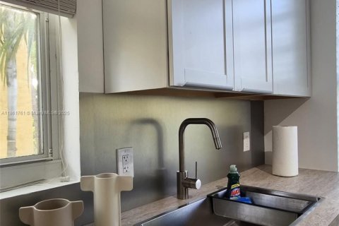 Appartement à louer à Miami Beach, Floride: 1 chambre, 374.02 m2 № 1890224 - photo 12