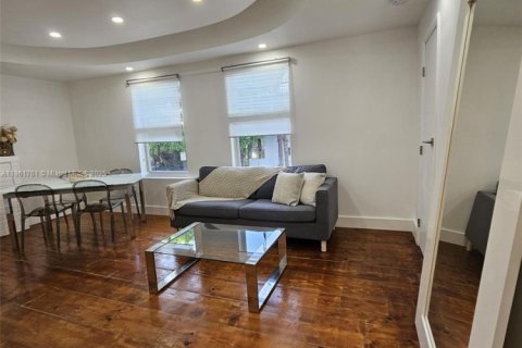 Appartement à louer à Miami Beach, Floride: 1 chambre, 374.02 m2 № 1890224 - photo 2