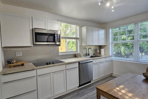 Appartement à louer à Miami Beach, Floride: 1 chambre, 374.02 m2 № 1890224 - photo 14