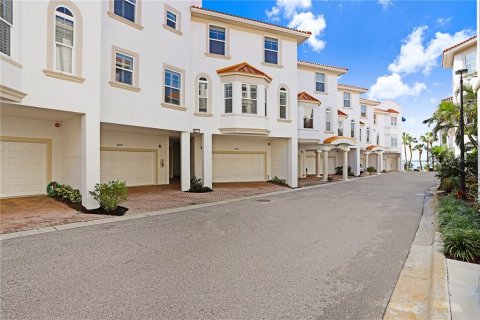Adosado en alquiler en Dunedin, Florida, 3 dormitorios, 211.35 m2 № 1855508 - foto 1