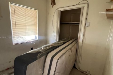House in Miami Gardens, Florida 4 bedrooms, 109.25 sq.m. № 1921048 - photo 3