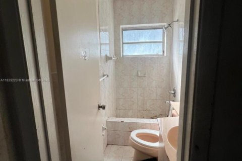 House in Miami Gardens, Florida 4 bedrooms, 109.25 sq.m. № 1921048 - photo 7
