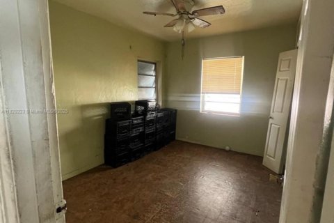 House in Miami Gardens, Florida 4 bedrooms, 109.25 sq.m. № 1921048 - photo 12